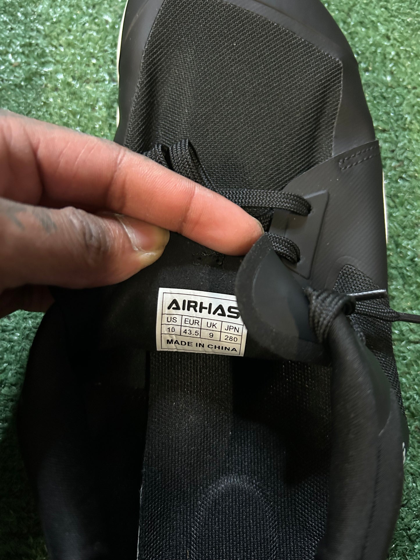 Airhas black and white size 10men/11.5women