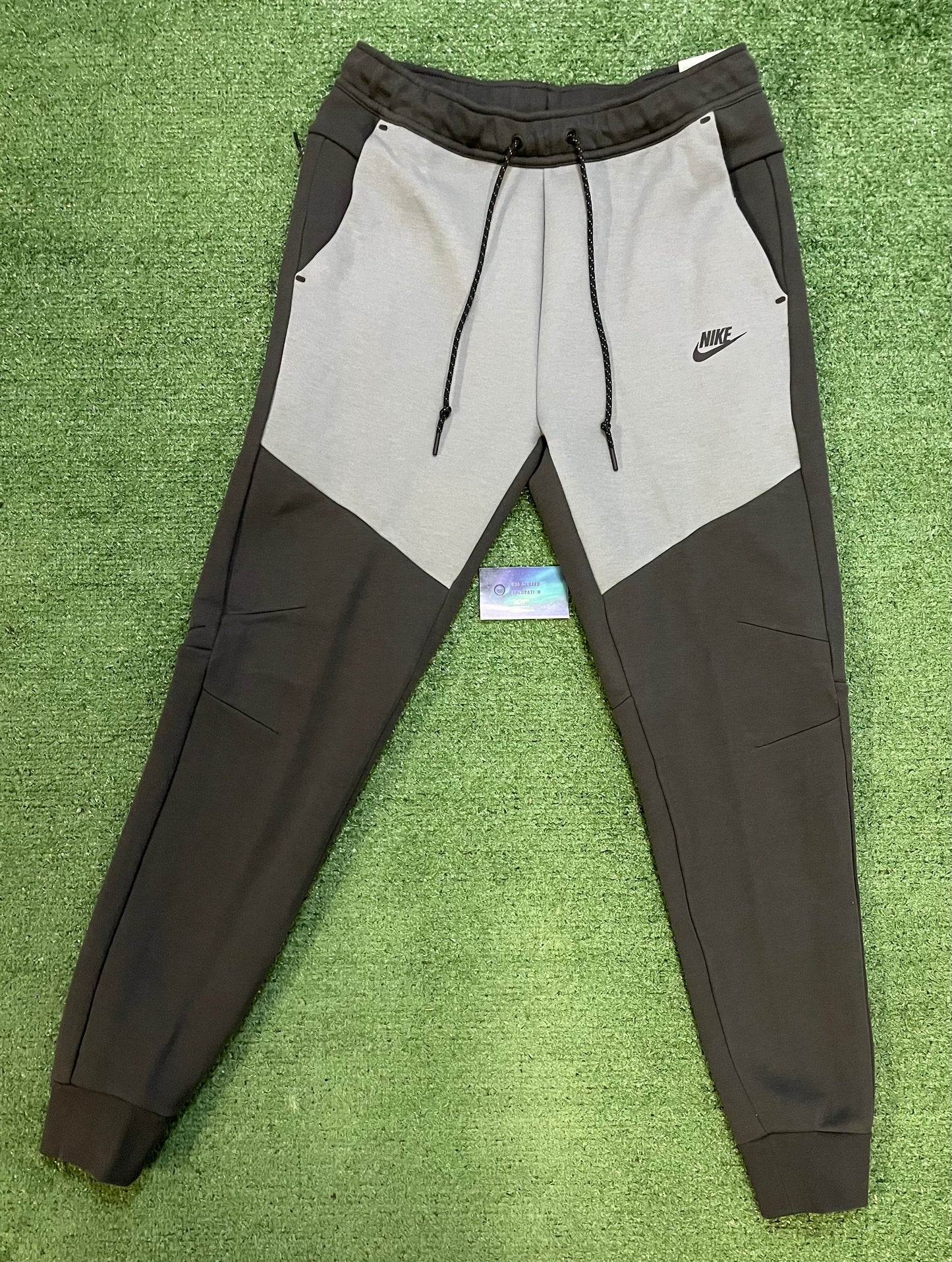 Nike tech fleece sweatsuit anthracite grey and black
