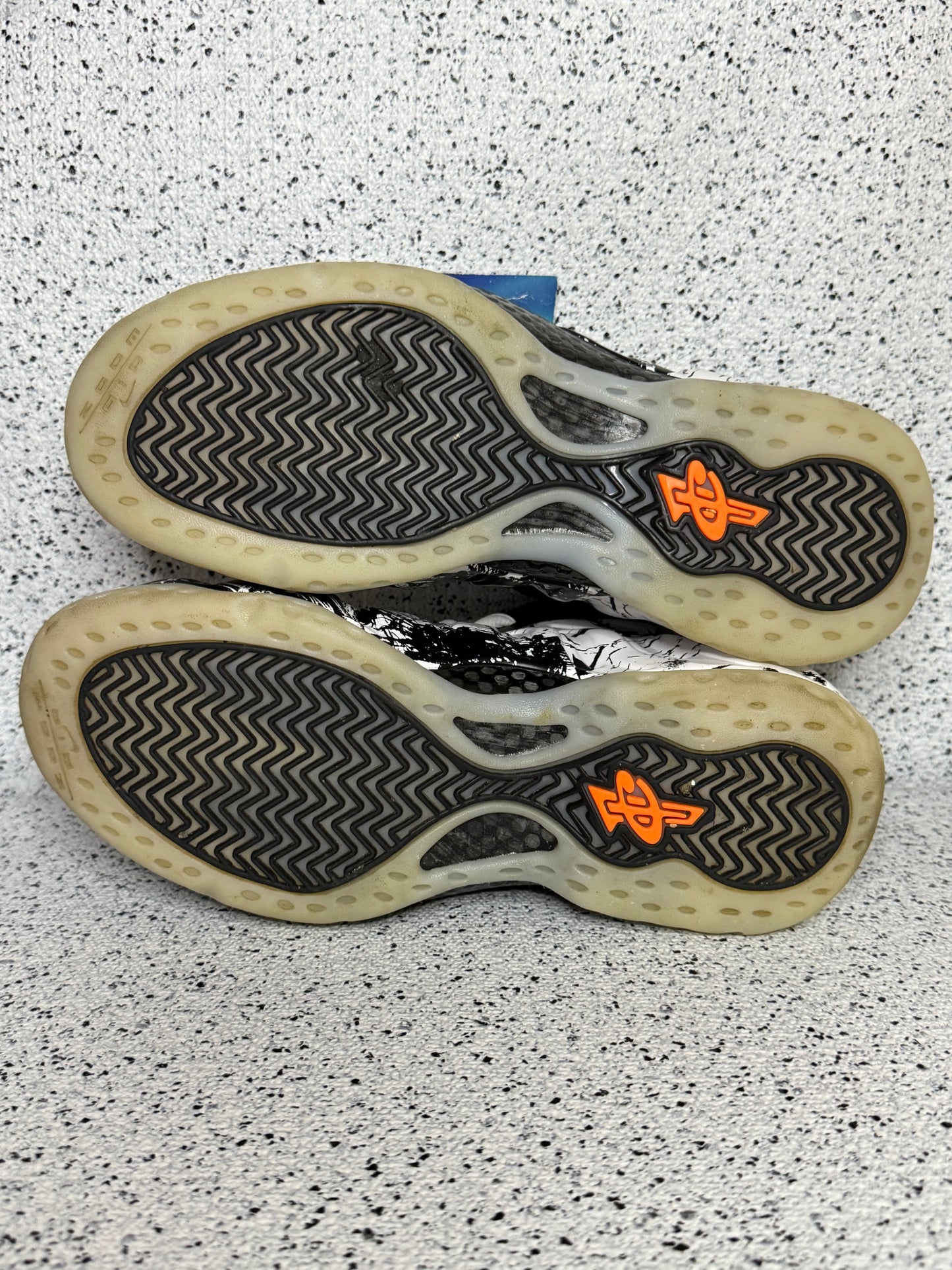 Nike Foamposite Shattered Backboard 8 Men/9.5 Women “Preowned”