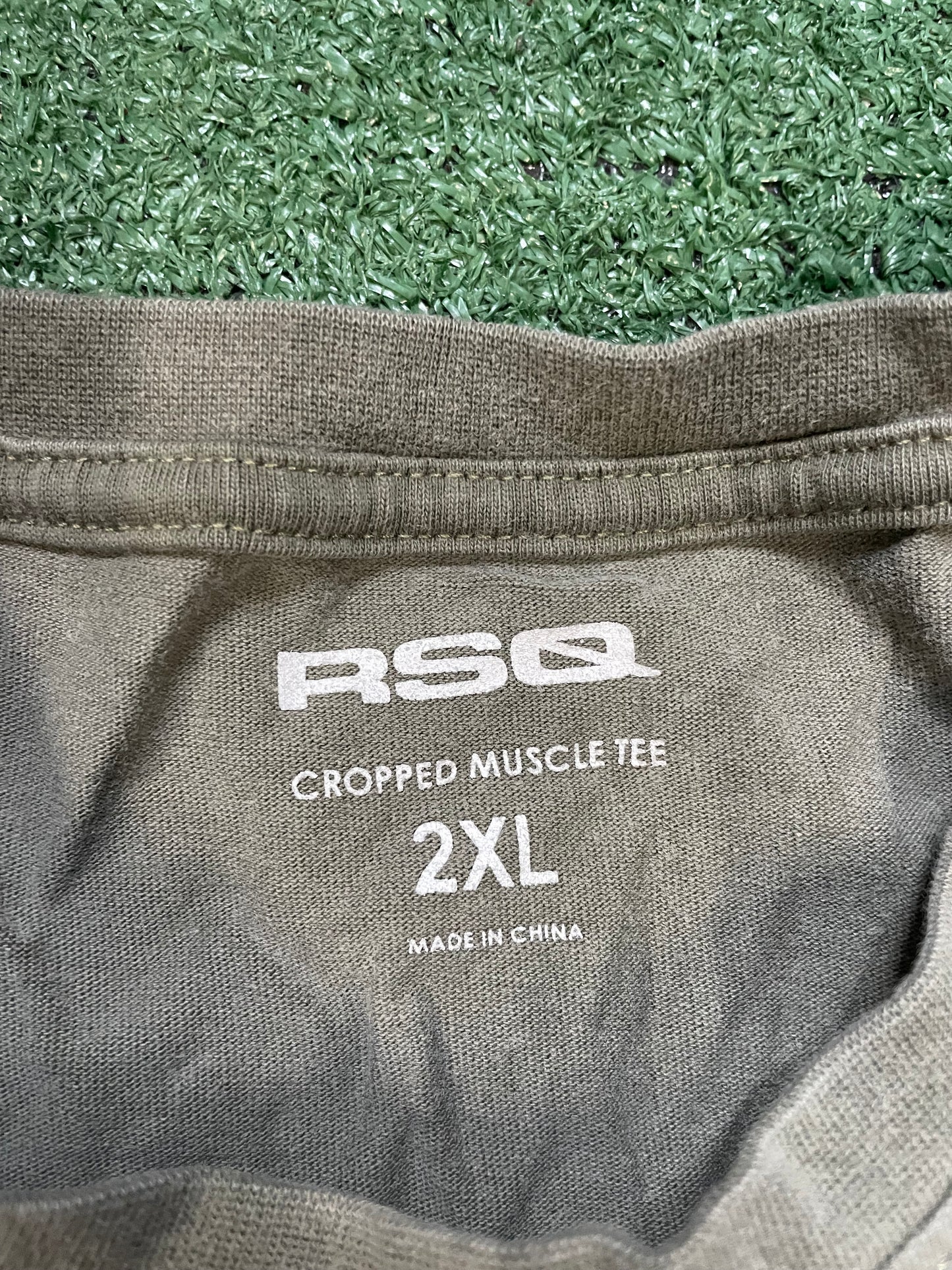 RSQ cropped olive Muscle tee