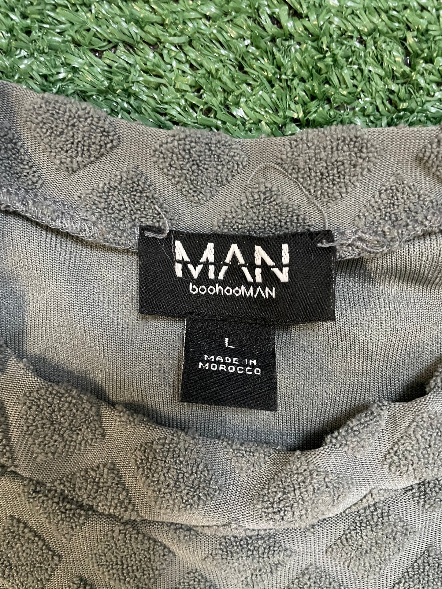 boohooMAN grey quilted tee