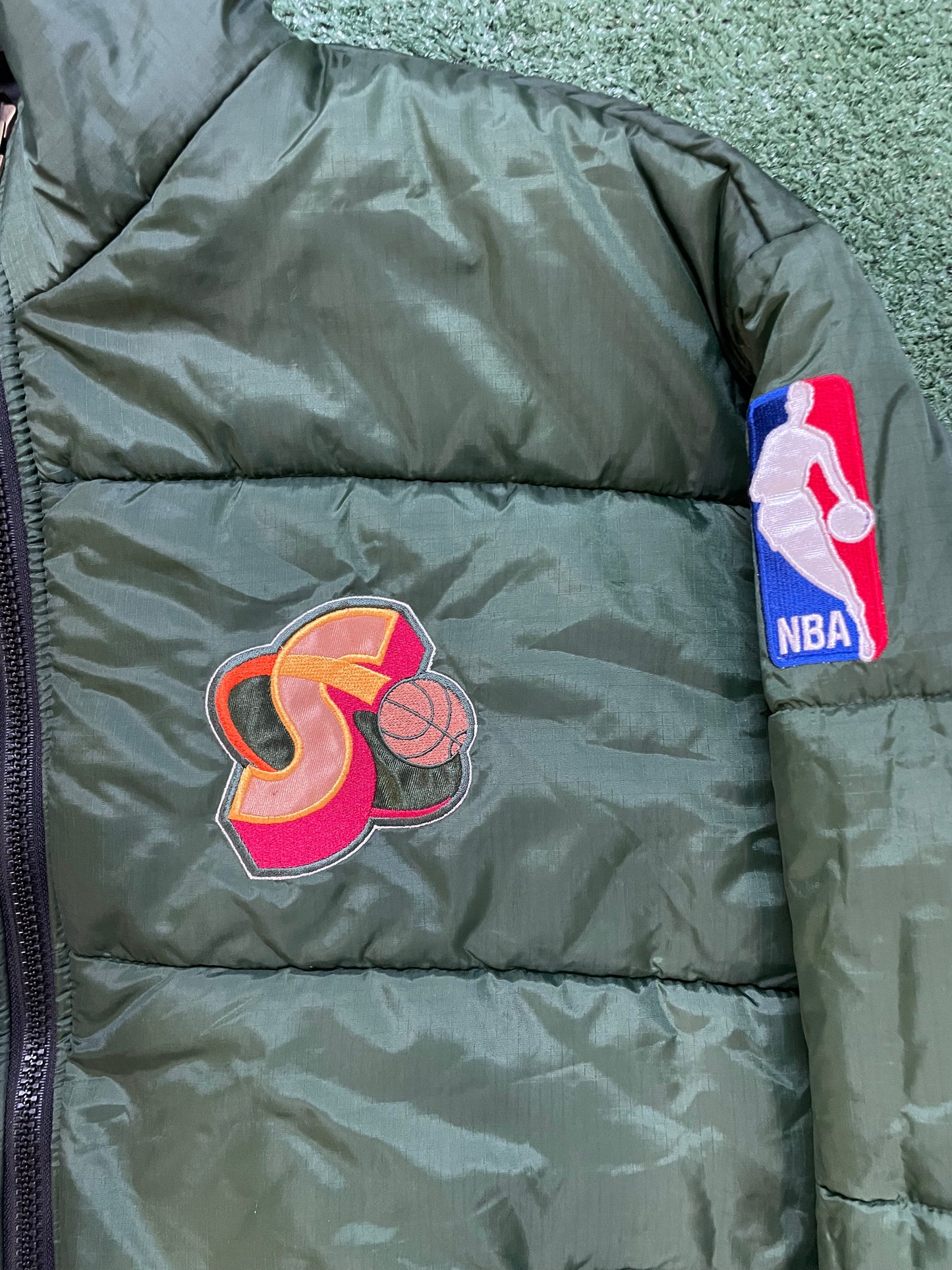 Vintage 1990s Seattle Sonics reversible pro player jacket