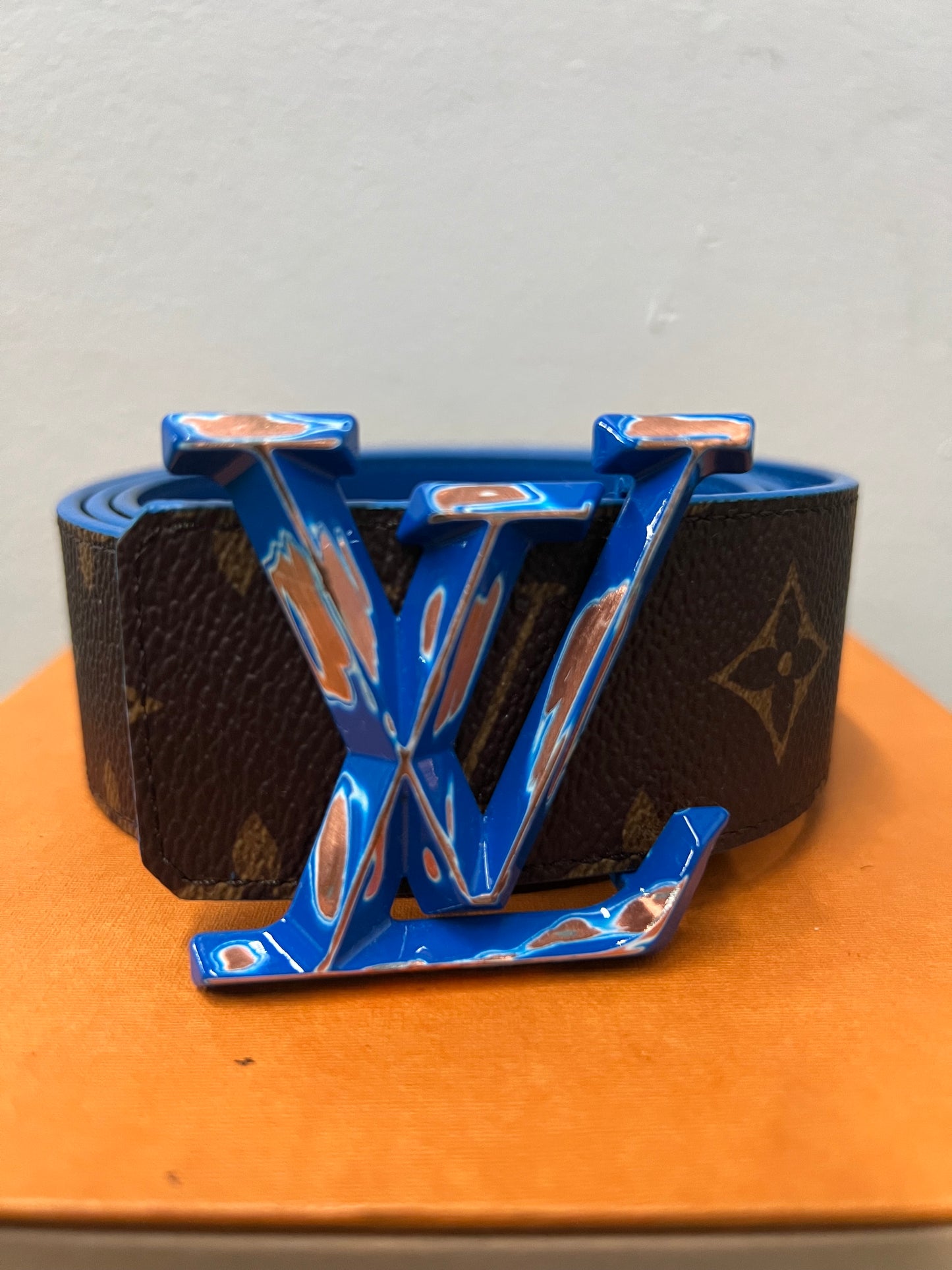 Louis Vuitton Virgil Abloh pyramide cities New York belt