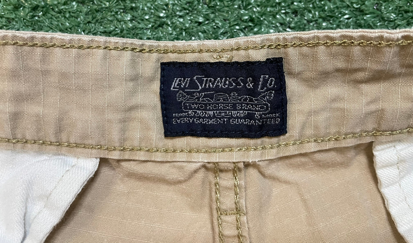 Levi beige cargo shorts