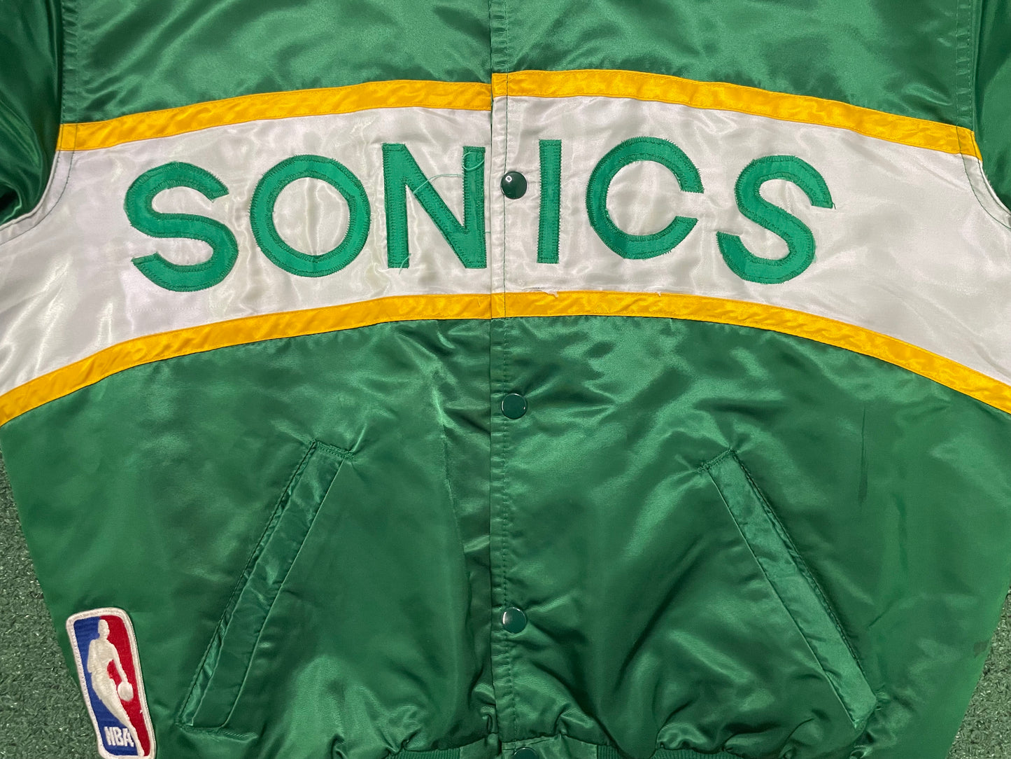 Vintage 1990s Seattle Sonics satin bomber NBA jacket