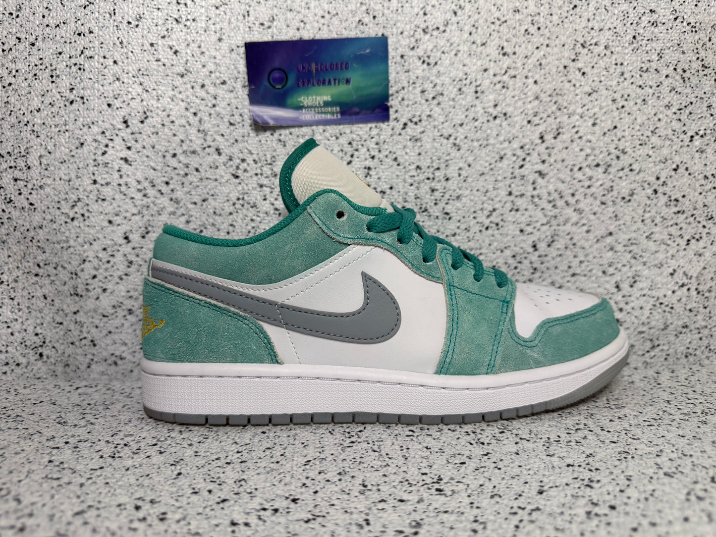 Jordan 1 Low New Emerald 7 Youth/8.5women “Preowned”