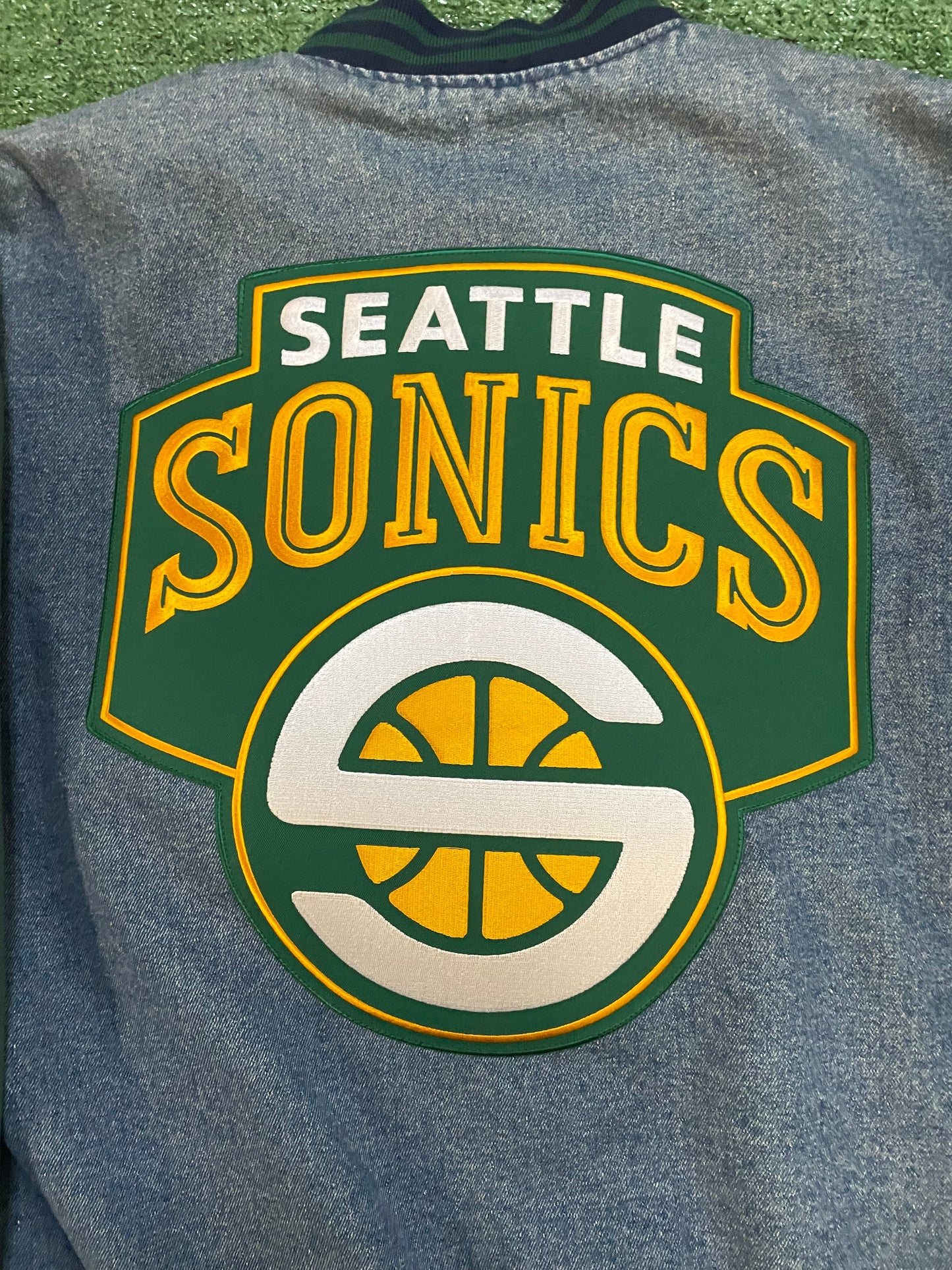 Vintage 2000s Seattle Sonics Denim jacket