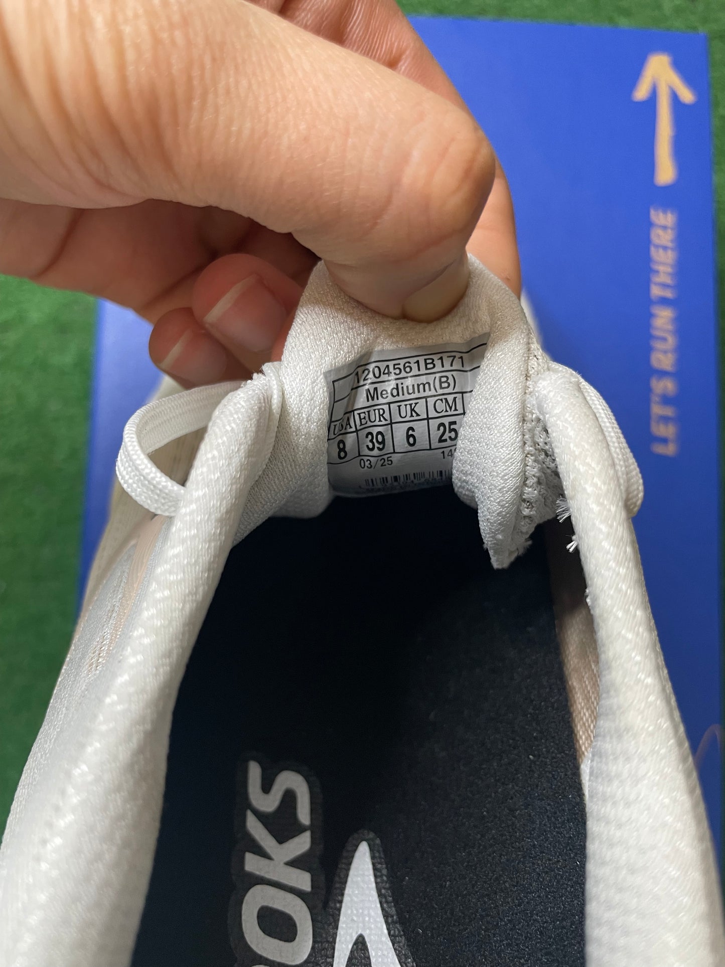 Brooks revel 8 chateau grey
