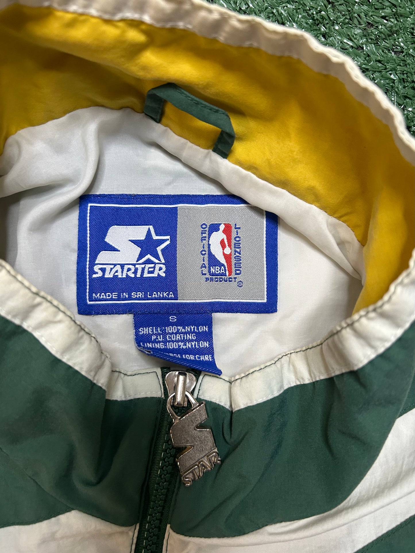 Vintage 1990s Seattle SuperSonics Windbreaker jacket