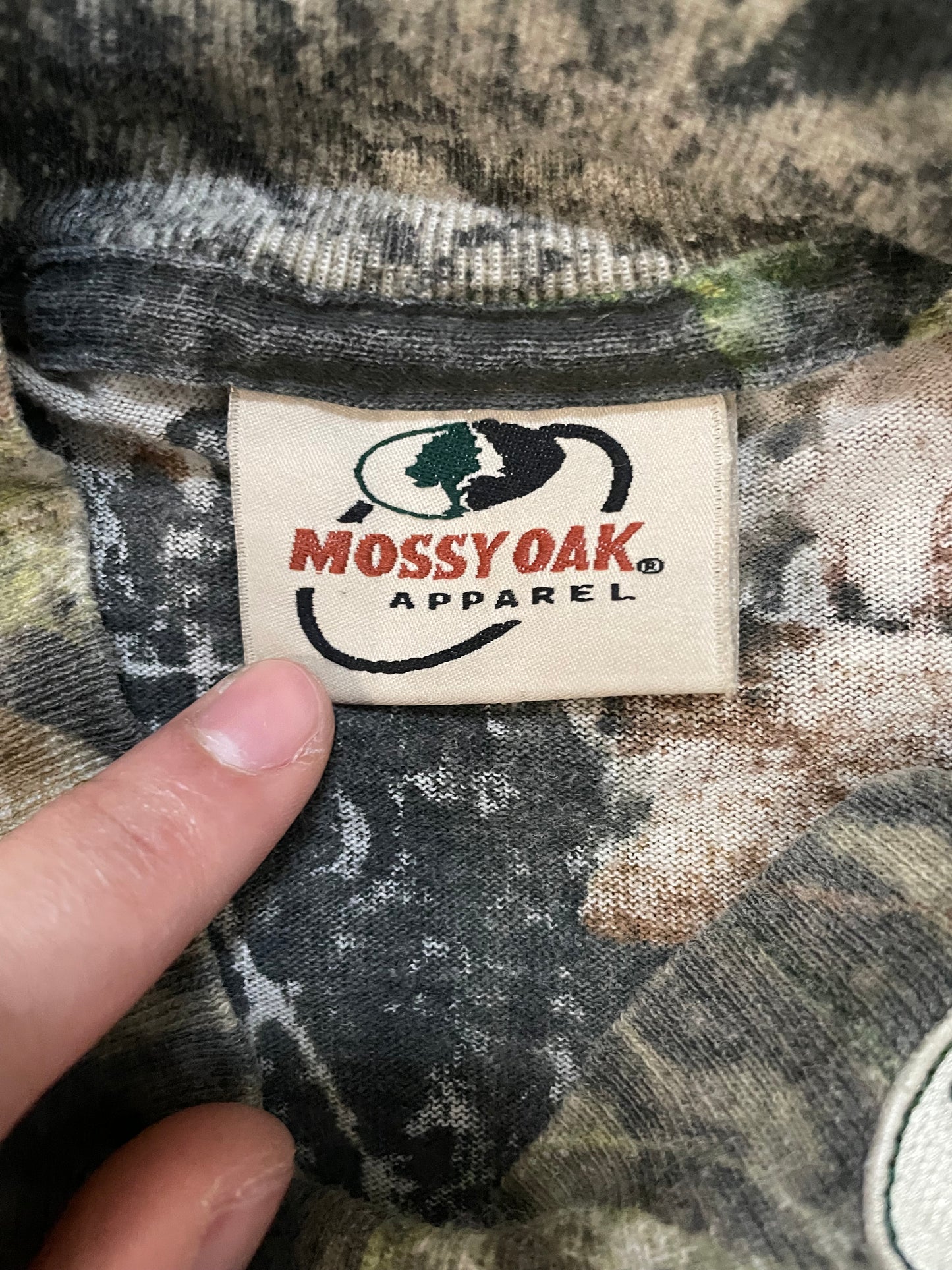 Vintage 1990s Mossy Oak camo leaves longsleeve