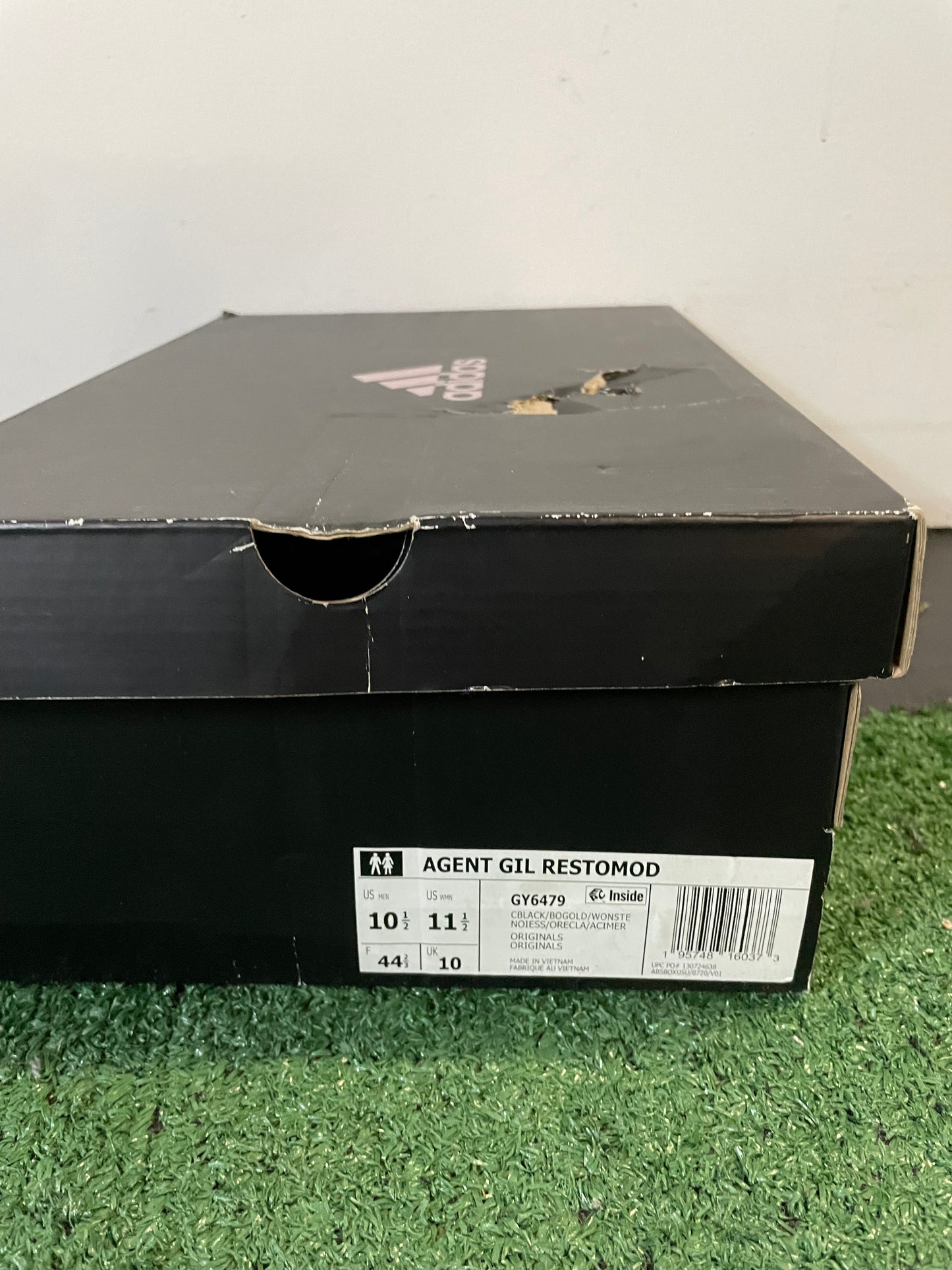 Adidas agent Gil restomod black bold gold size 10.5men/12women