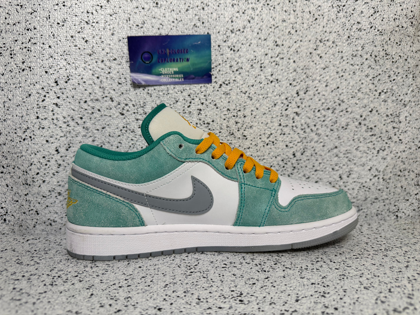 Jordan 1 Low New Emerald 7 Youth/8.5women “Preowned”