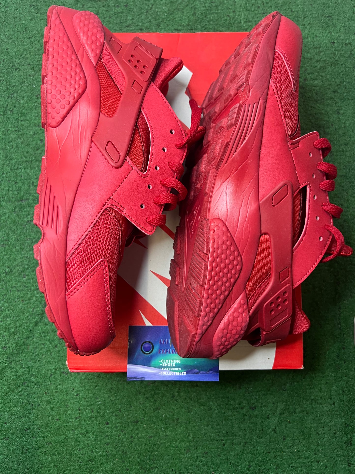 Nike air huarache triple red size 10.5men/12women