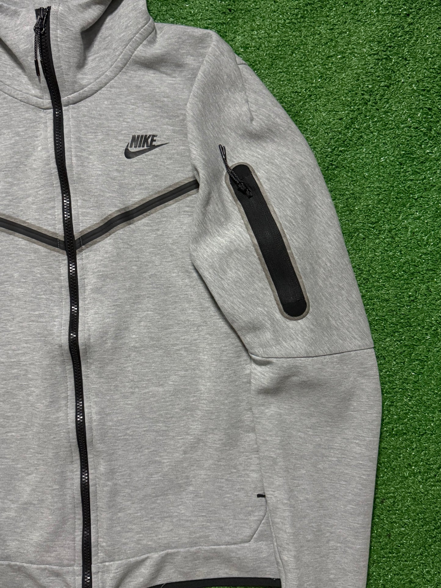 Nike Tech Fleece Grey