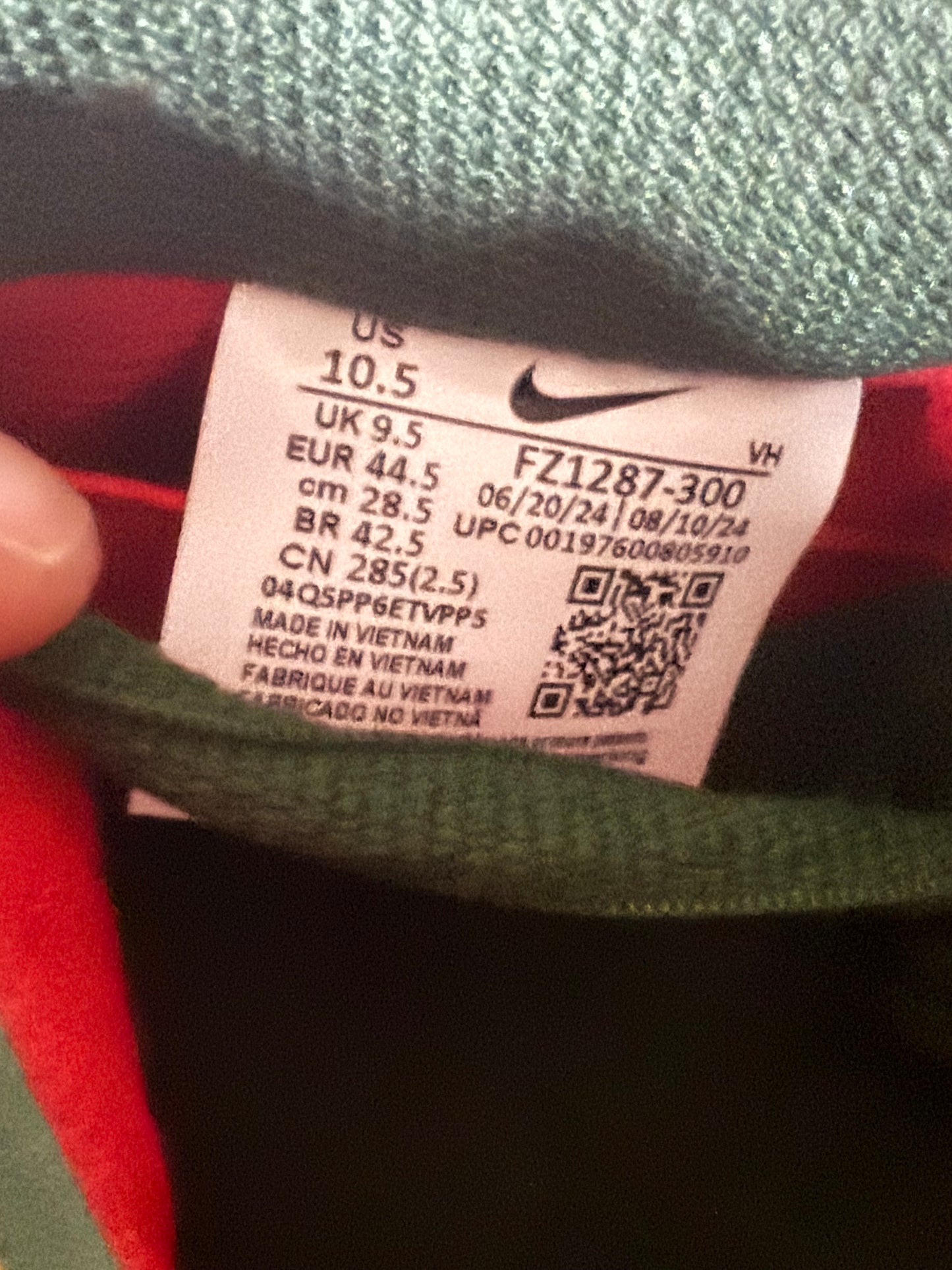 Nike Dunk SB Seattle SuperSonics 10.5 Men/12 Women “Preowned”