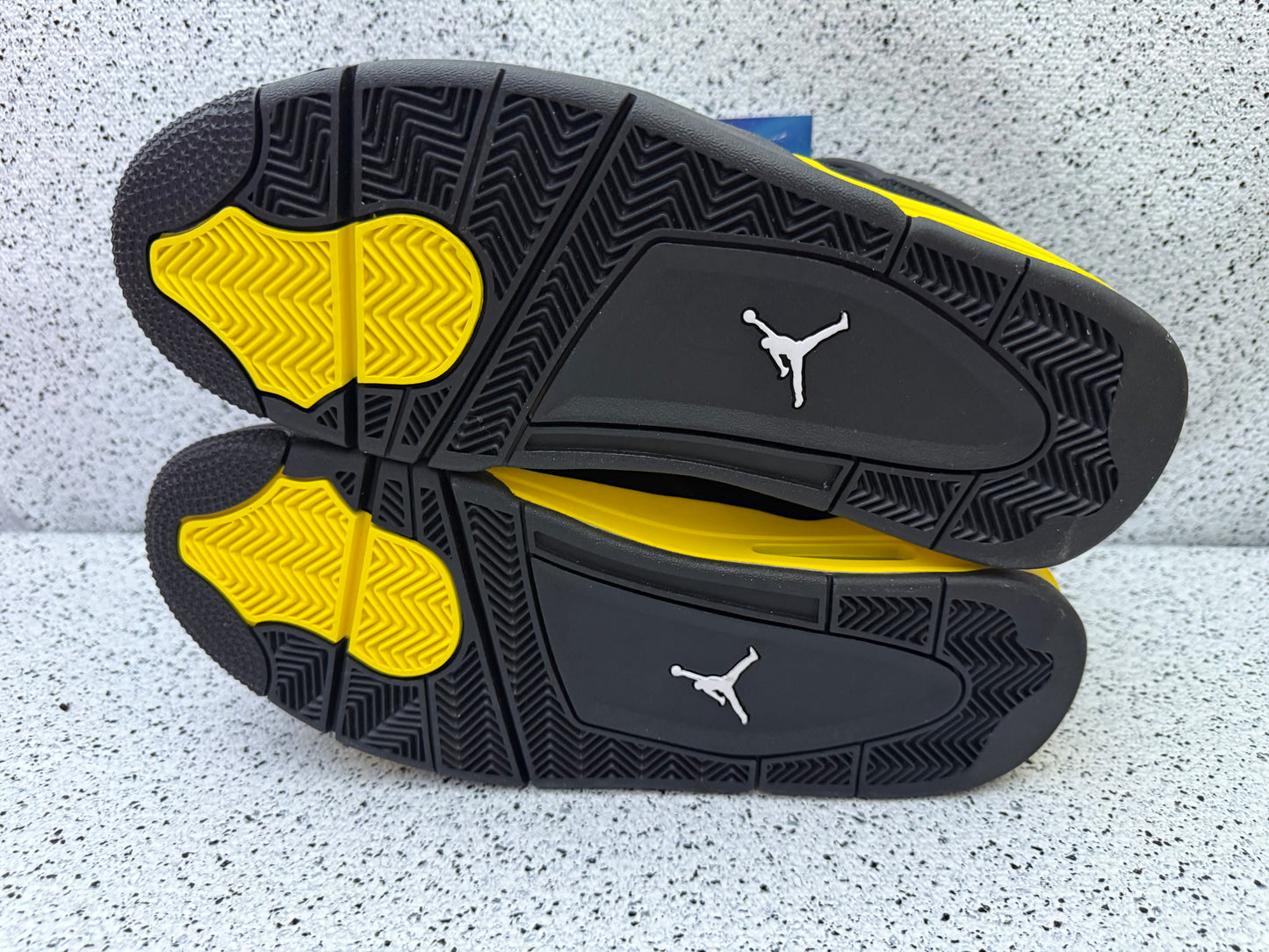 Jordan 4 Thunder