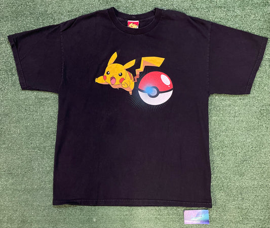 Vintage 2000s Pokémon Pikachu pokeball tee