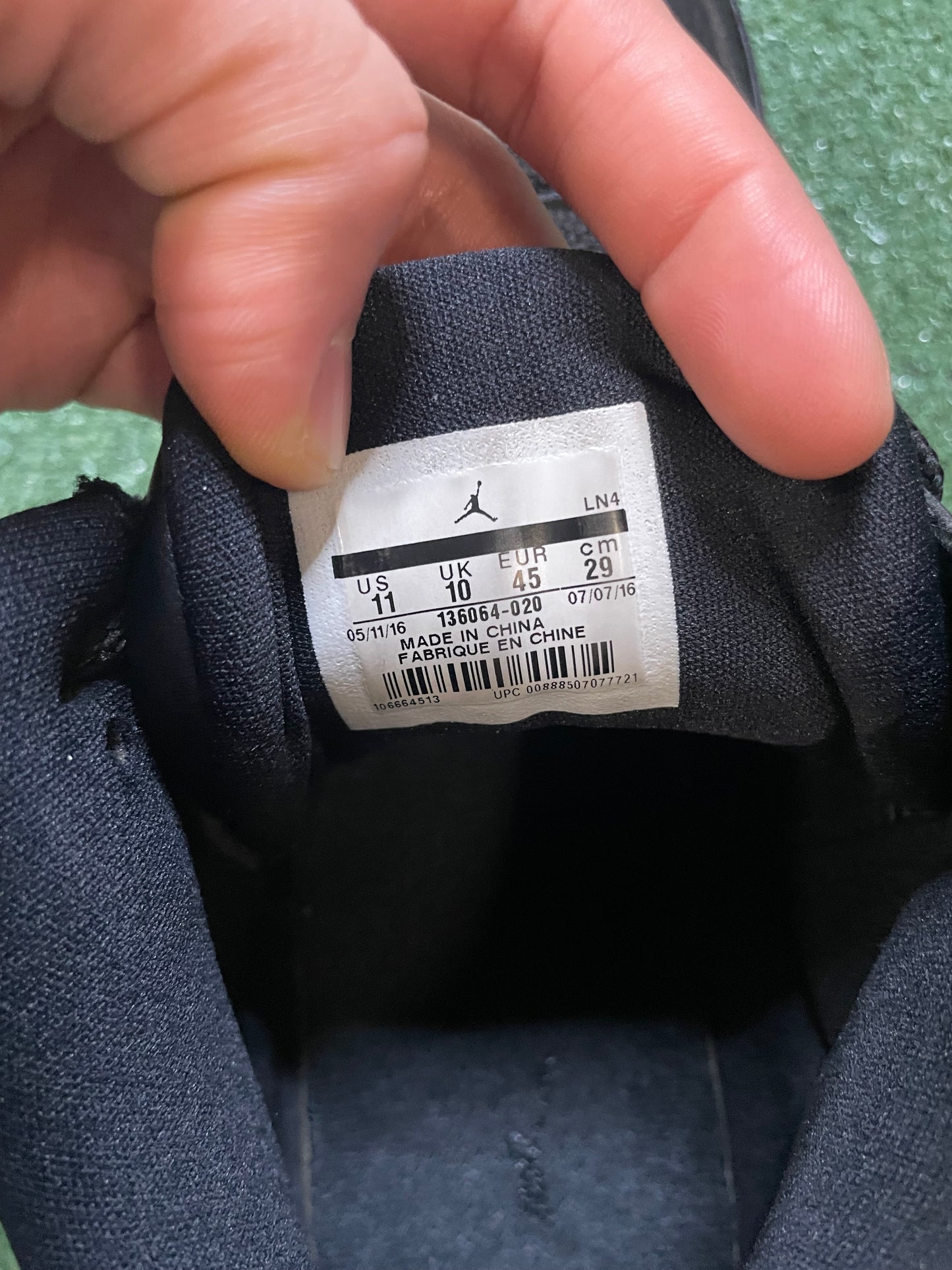 Air Jordan 3 cyber Monday size 11men/12.5women