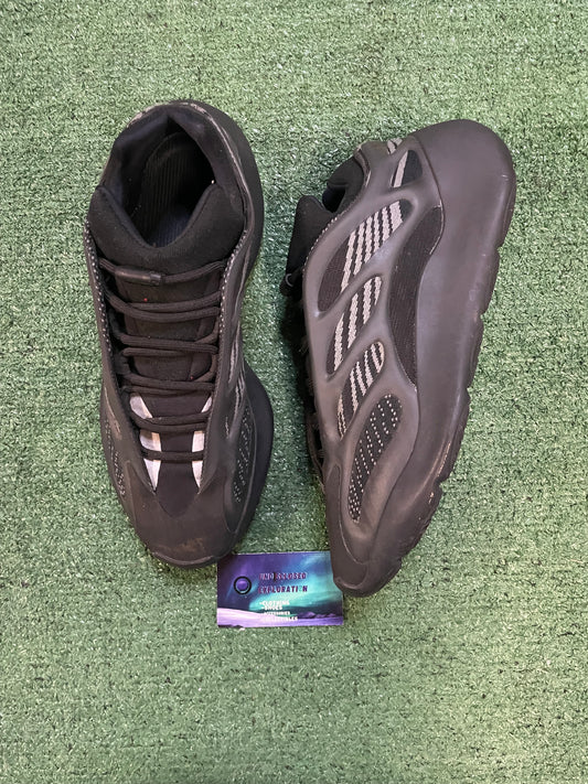 Yeezy 700v3 dark glow size 10.5men/12women