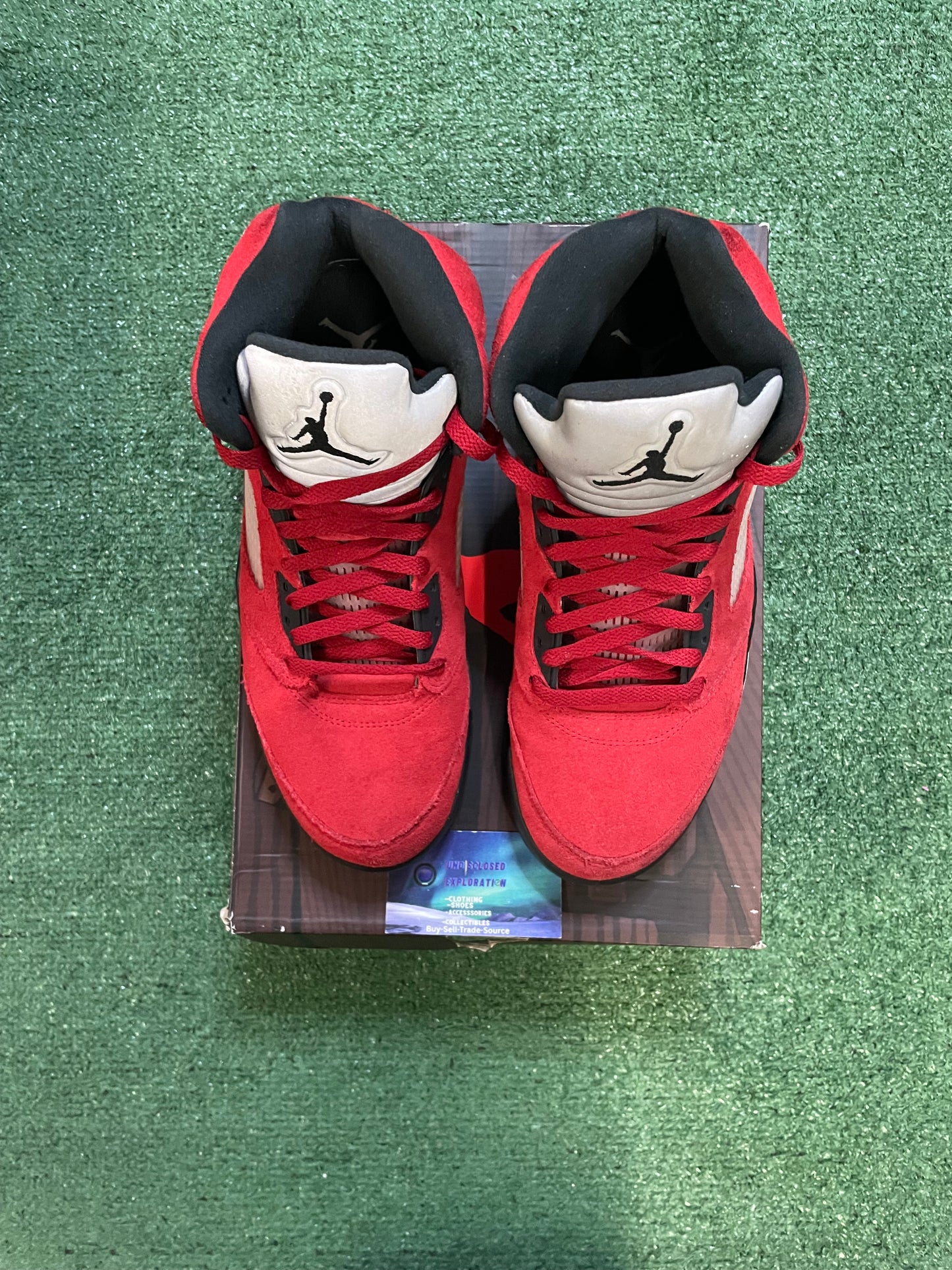 Air Jordan 5 raging bull size 11men/12.5women