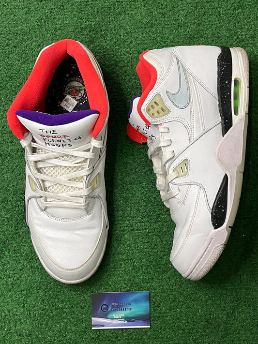 Nike air flight 89 The Planet Of Hoops size 13men/14.5women