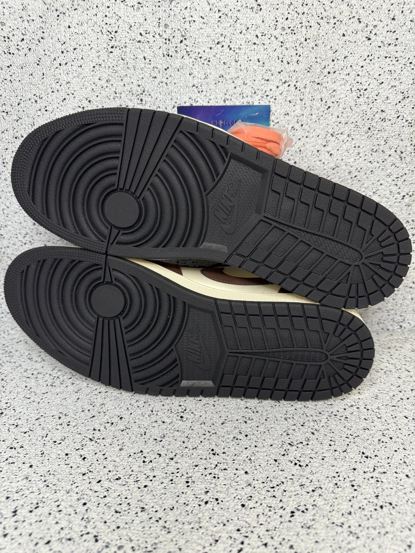Jordan 1 Low Mocha