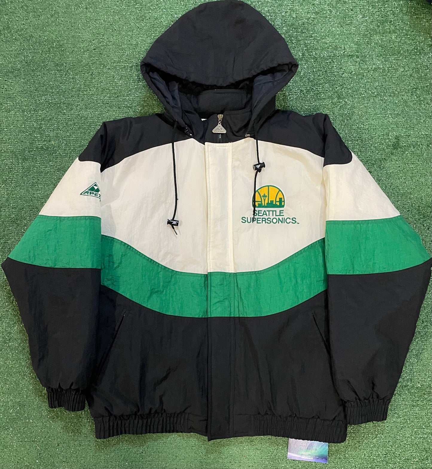 Vintage 1990s Seattle SuperSonics Seattle skyline jacket