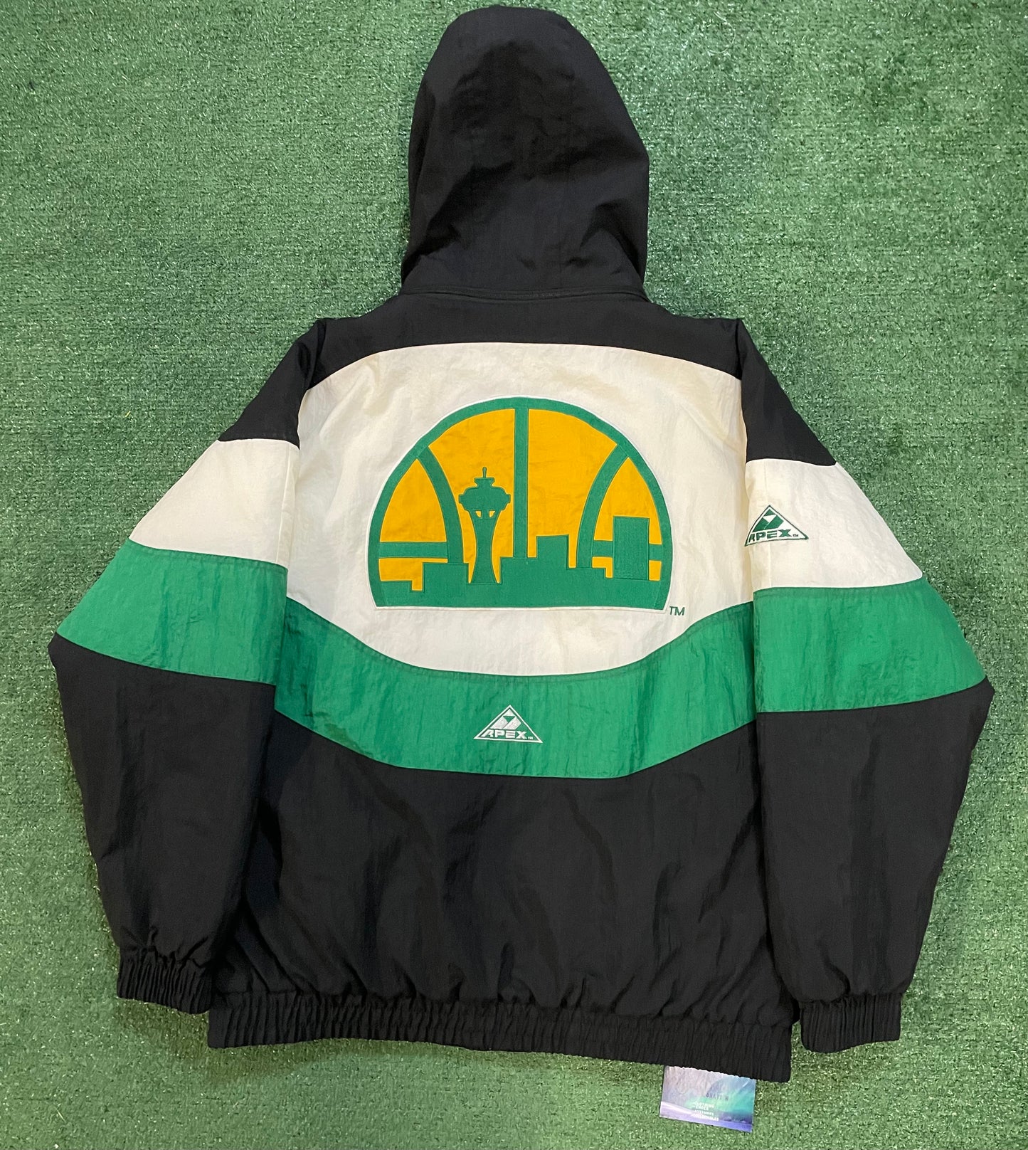 Vintage 1990s Seattle SuperSonics Seattle skyline jacket