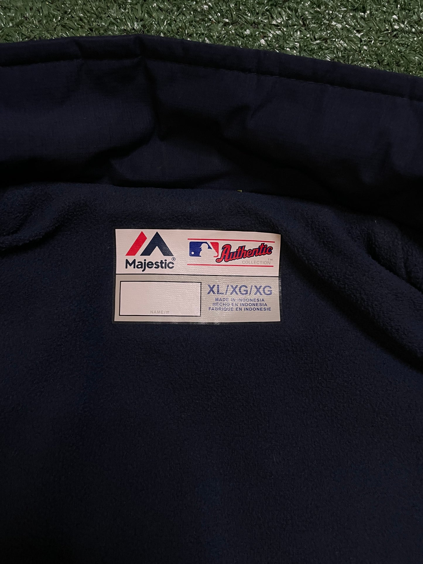 Vintage 2000s Seattle Mariners navy and silver jacket