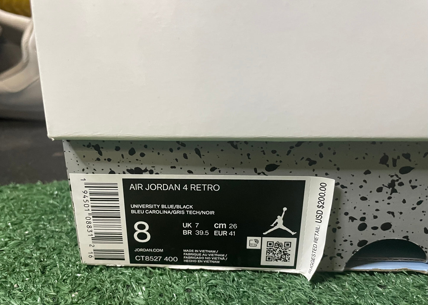 Air Jordan 4 Retro university blue size 8men/9.5women