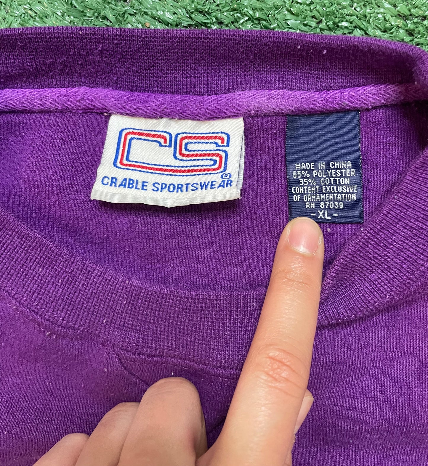 Vintage 1990s UW Washington Huskies embroidered crewneck