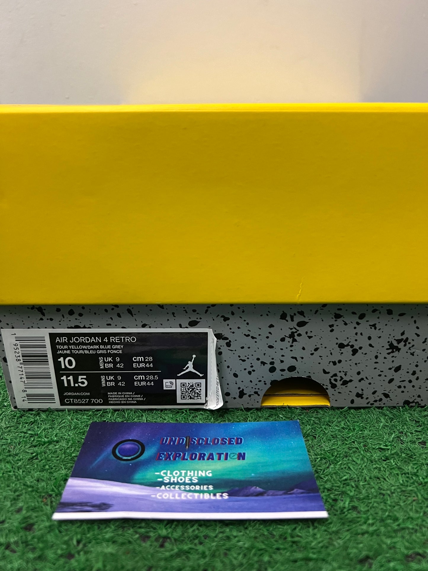Jordan 4 lightning size 10men/11.5women