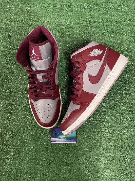 Jordan 1 Mid cherrywood red size 13men/14.5women