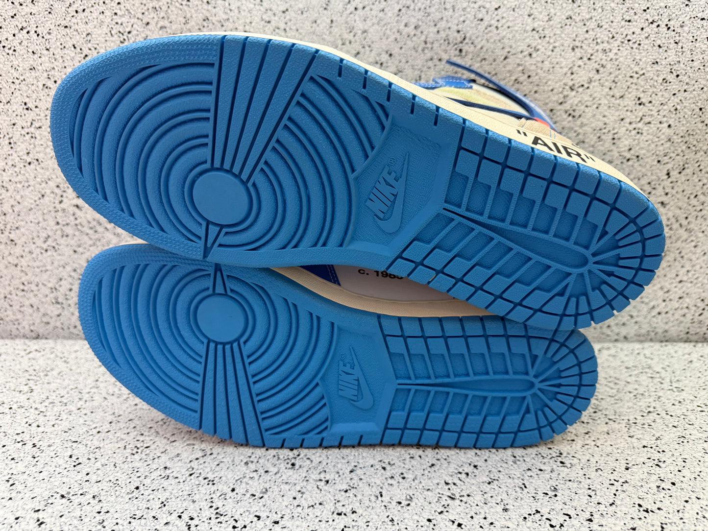 Jordan 1 Off-White University Blue UNC