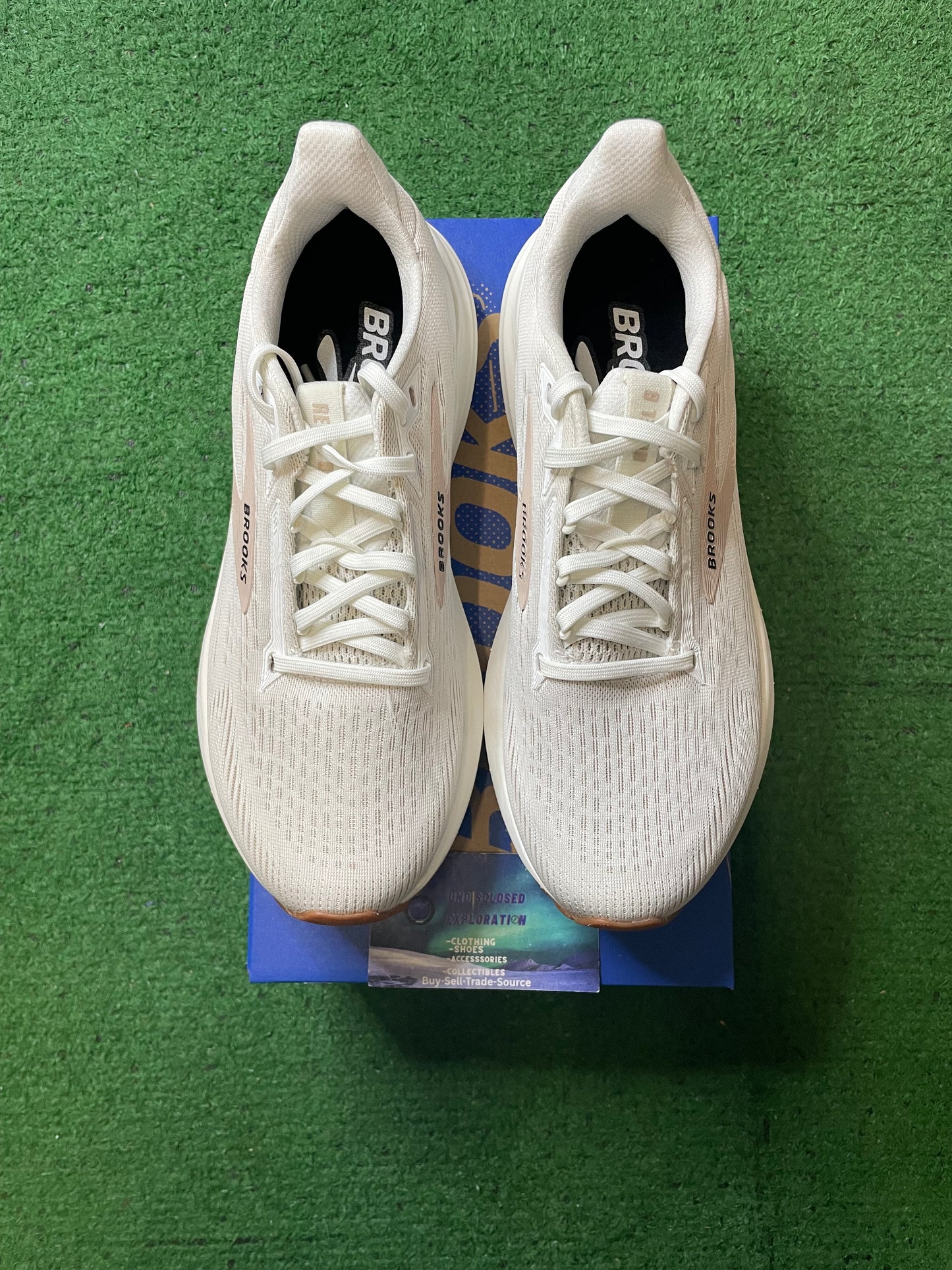Brooks revel 8 chateau grey