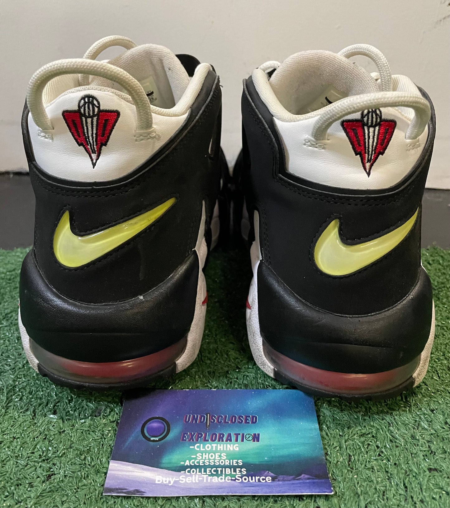 Nike air more uptempo Scottie pippen size 11men/12.5women