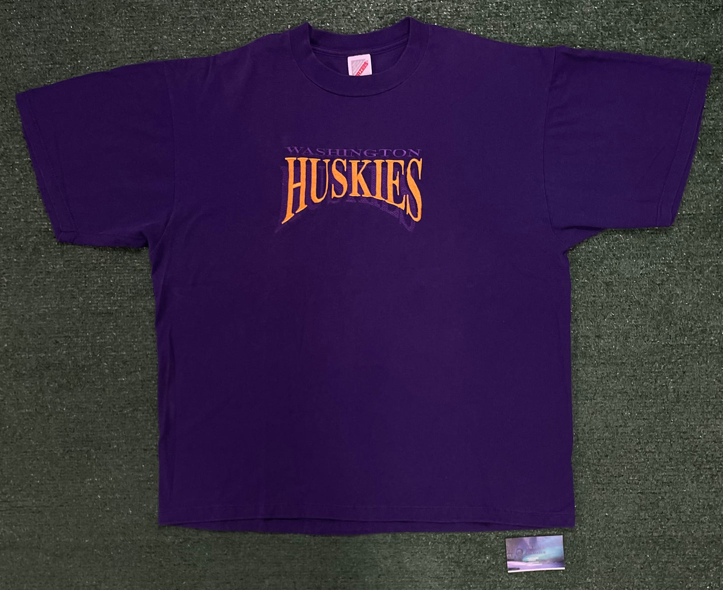 Vintage 1990s UW University of Huskies embroidered tee