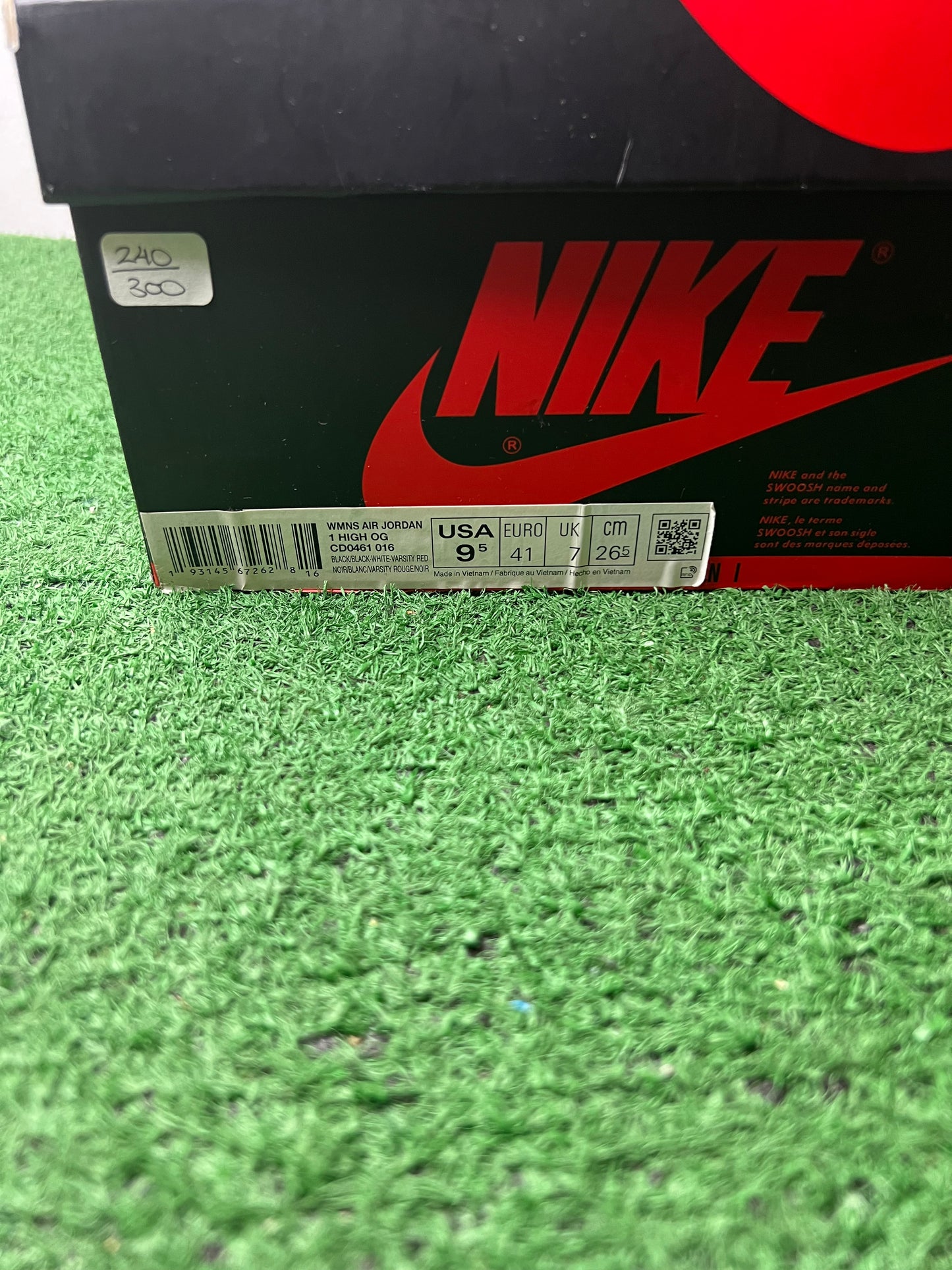 Jordan 1 high satin black toe size 8men/9.5women