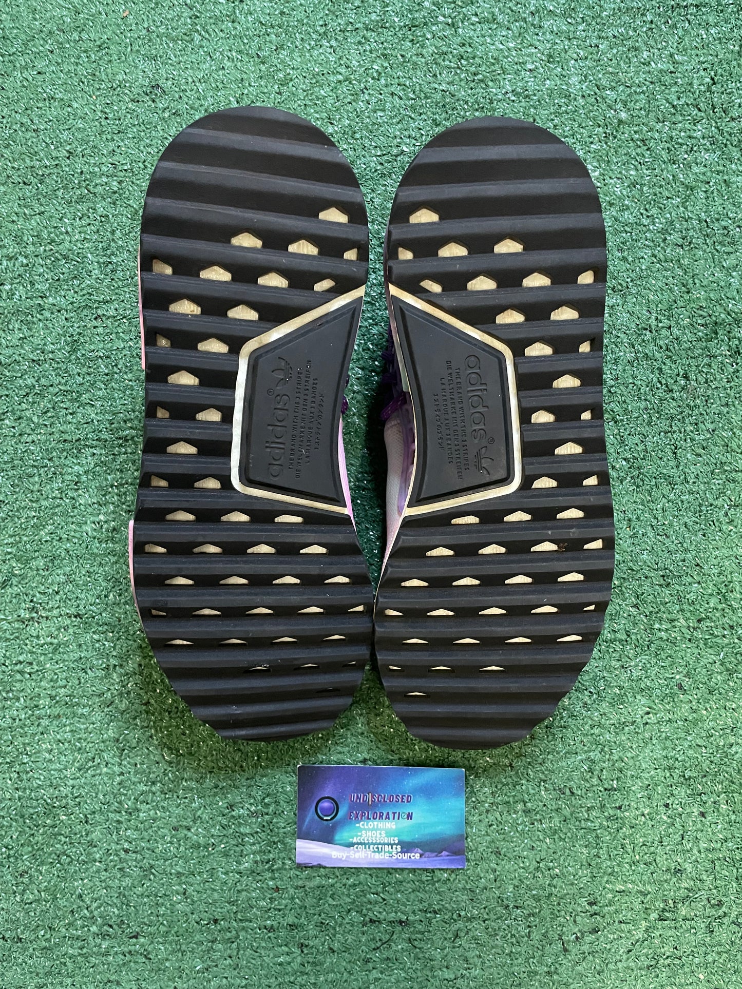 Adidas human race Holi Festival size 9men/10.5women