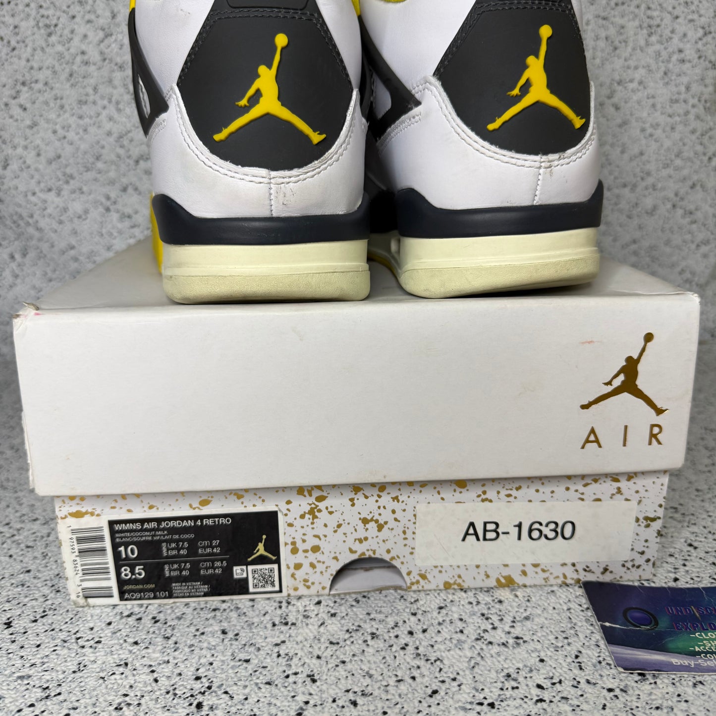 Jordan 4 Sulfur 8.5 Men “Preowned”