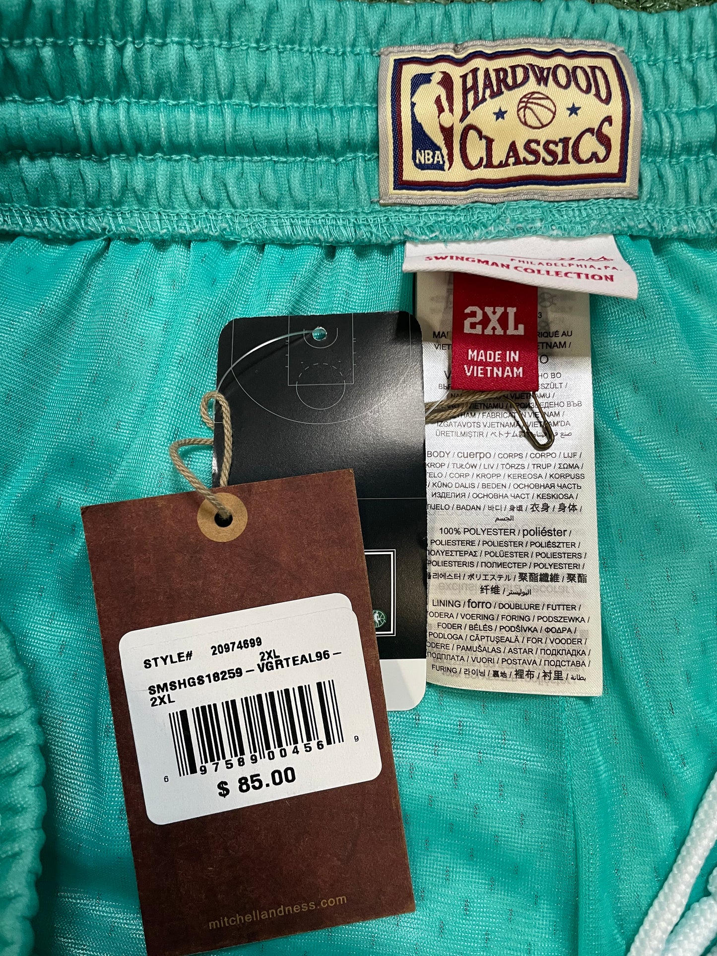 Mitchell & Ness Vancouver Grizzlies 1996-97 Hardwood Classics shorts