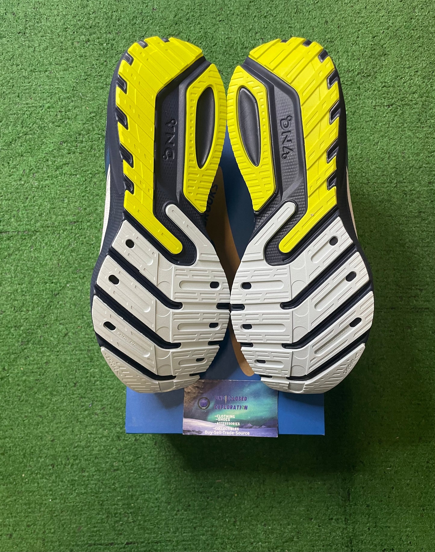 Brooks launch 10 iris ballad blue