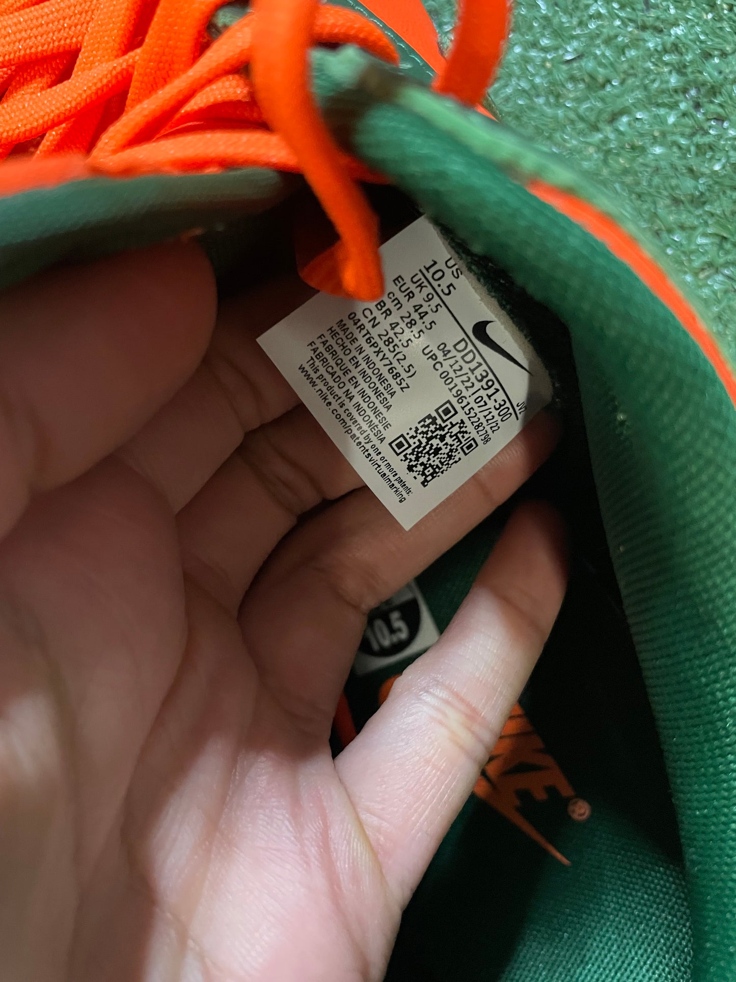 Nike dunk low hurricane size 10.5men/12women