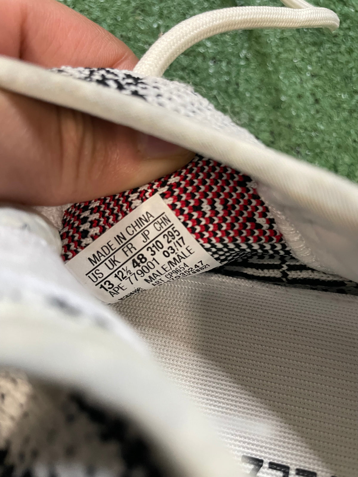 Yeezy boost 350 V2 zebra size 13men/14.5women
