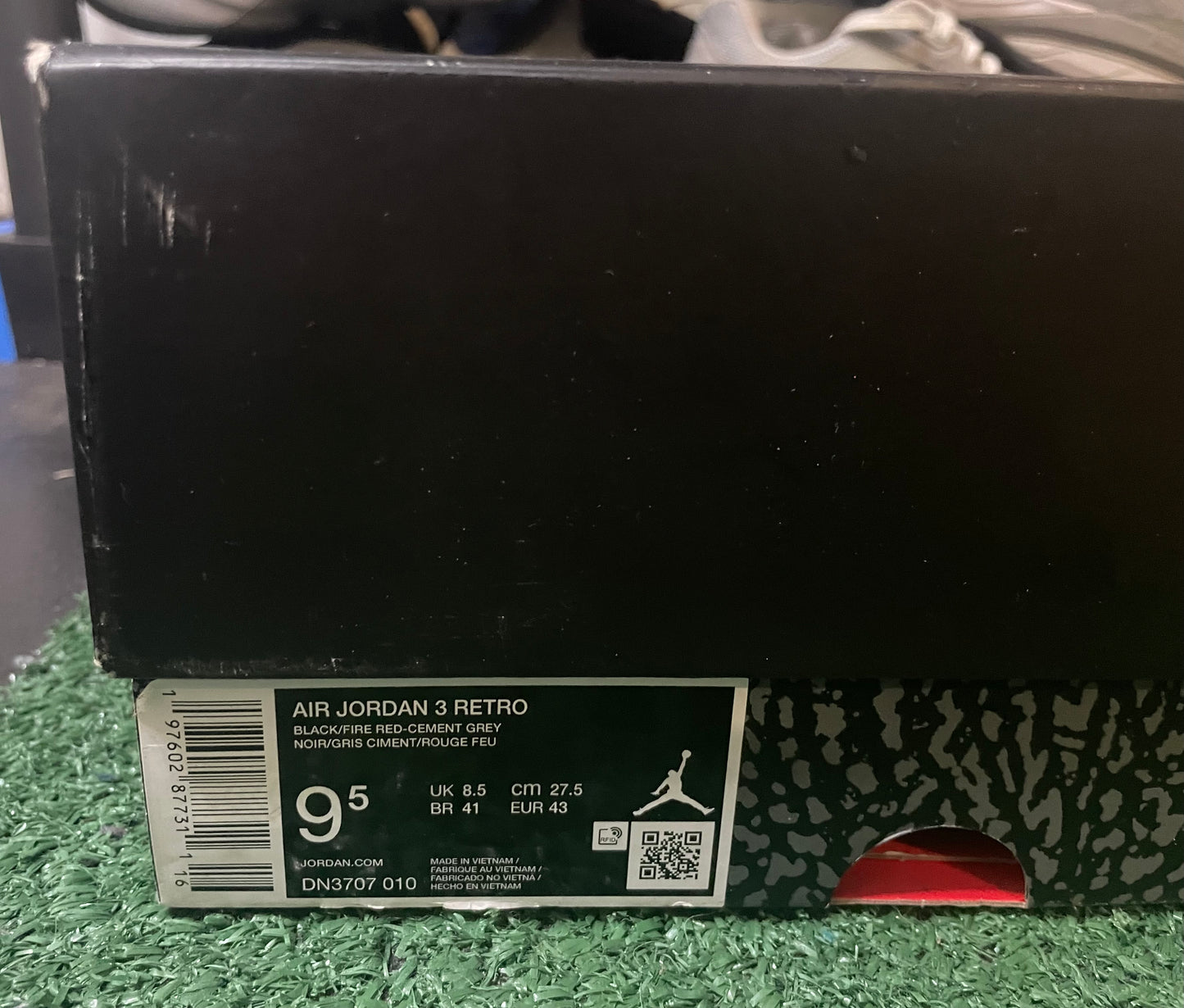 Air Jordan Retro 3 black cement reimagined size 9.5men/11women