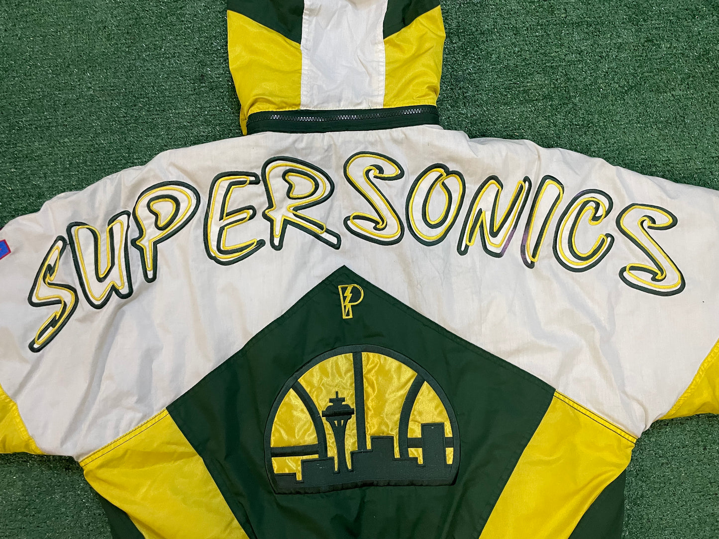 Vintage 1990s Seattle SuperSonics jacket