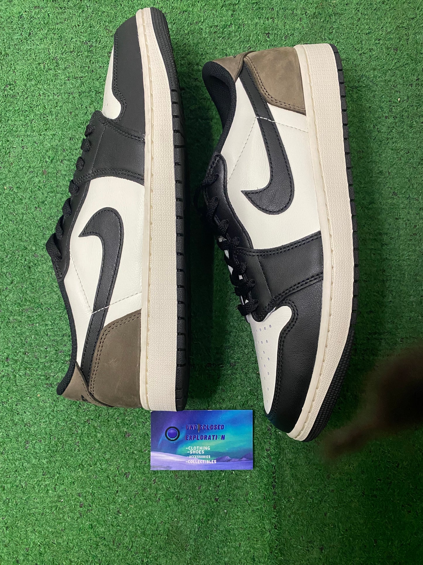 Jordan 1 low mocha size 12men/13.5women
