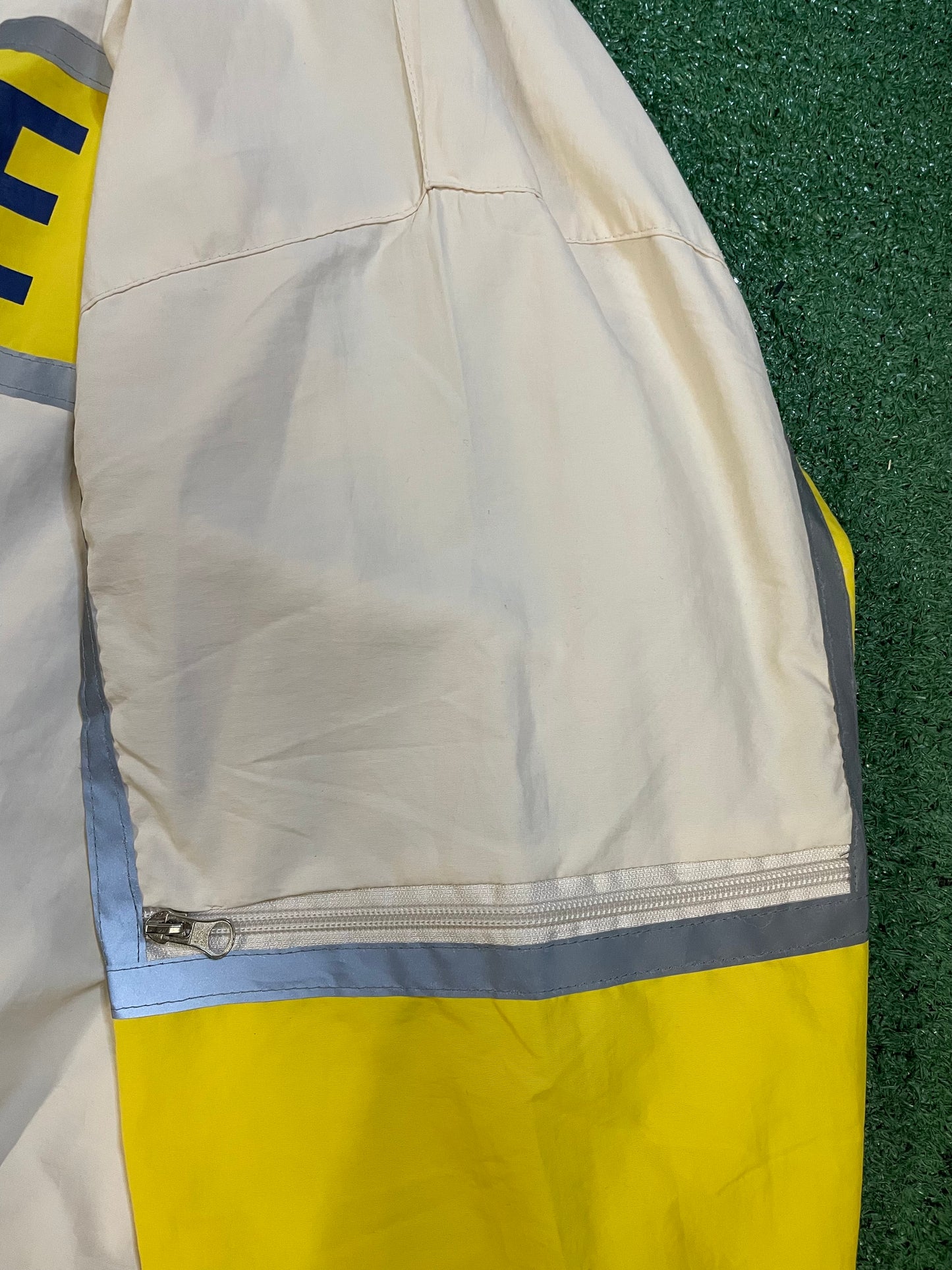 Gv Gallery Raspberry Hills cream and yellow windbreaker