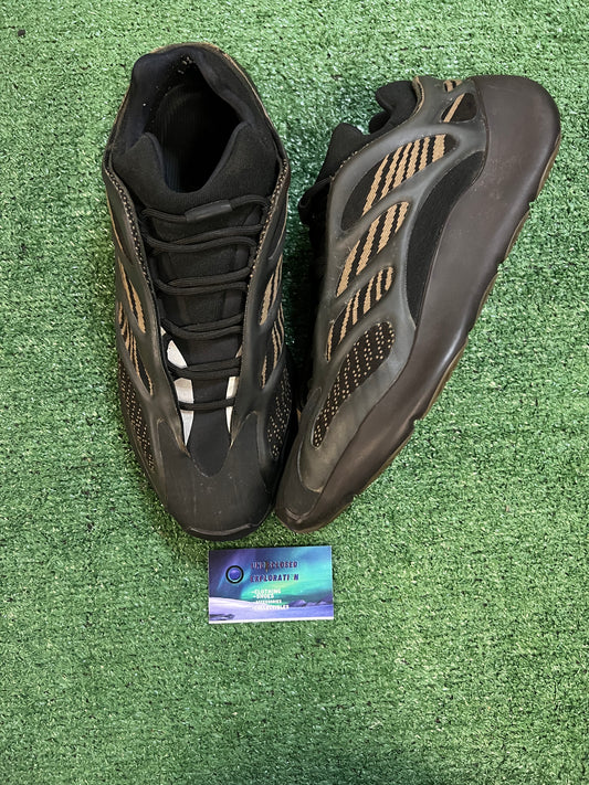 Adidas Yeezy 700 clay brown size 14men/15.5women