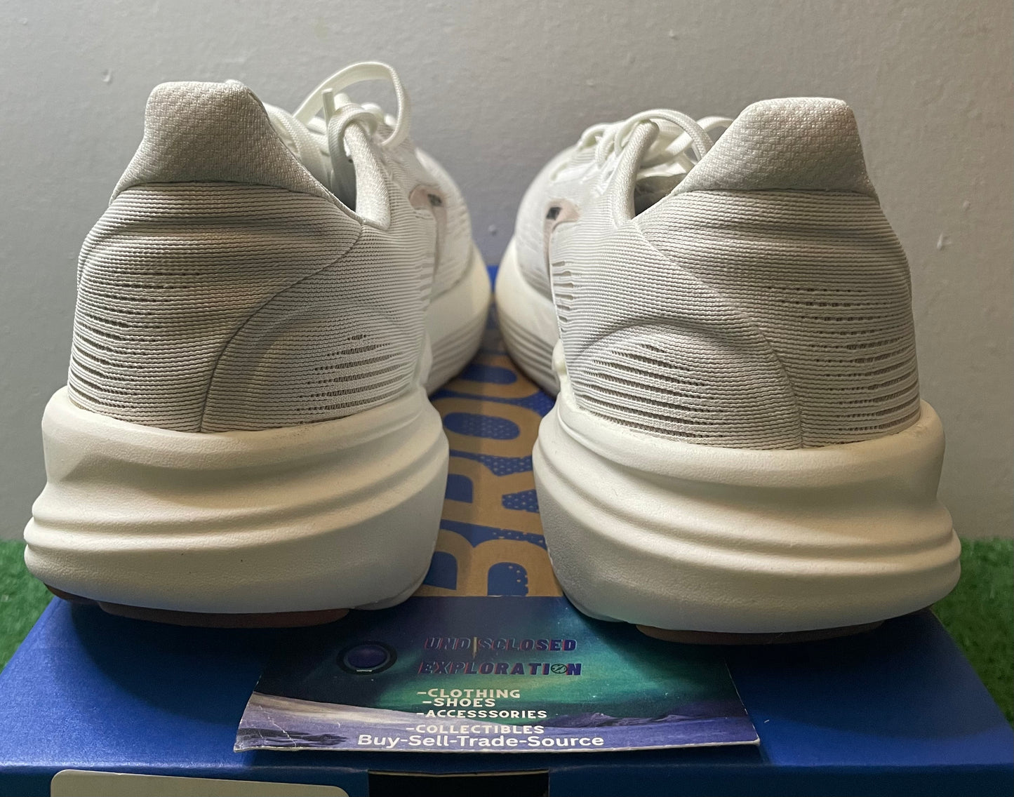 Brooks revel 8 chateau grey